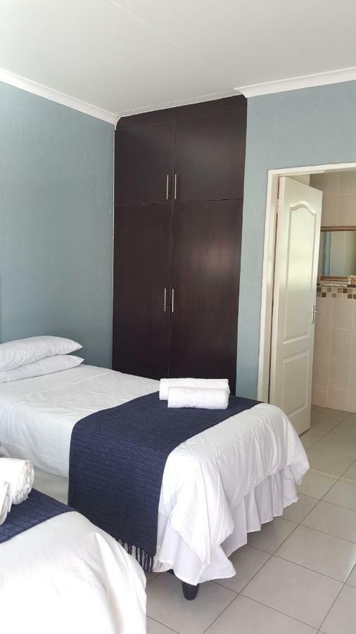 Silver Rest Guesthouse Mafikeng Extérieur photo