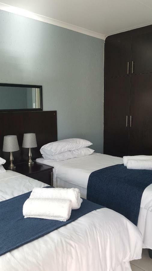 Silver Rest Guesthouse Mafikeng Extérieur photo