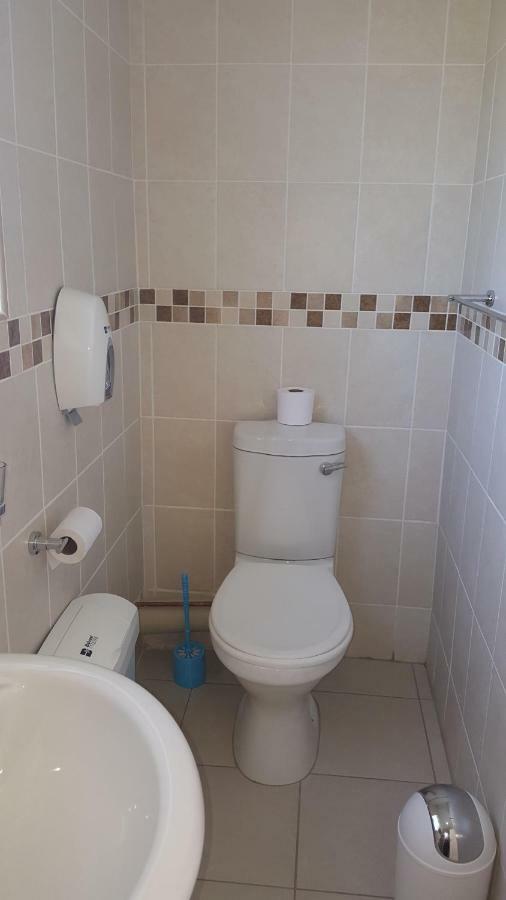 Silver Rest Guesthouse Mafikeng Extérieur photo
