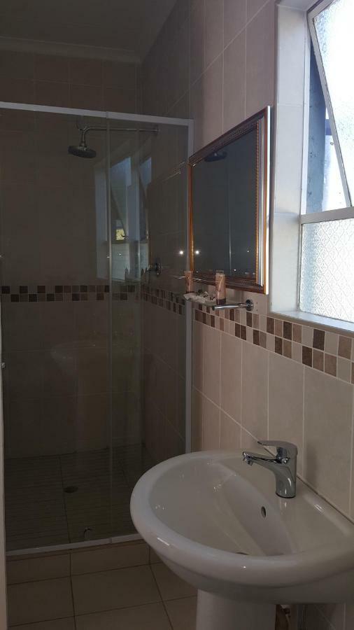 Silver Rest Guesthouse Mafikeng Extérieur photo