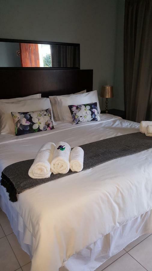 Silver Rest Guesthouse Mafikeng Extérieur photo