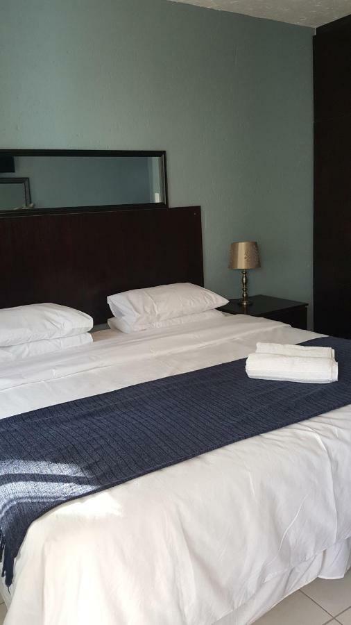 Silver Rest Guesthouse Mafikeng Extérieur photo