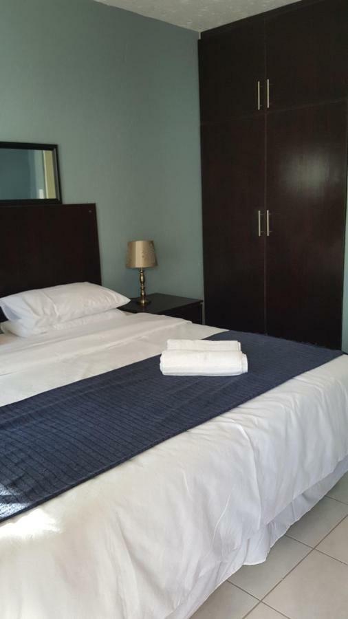 Silver Rest Guesthouse Mafikeng Extérieur photo
